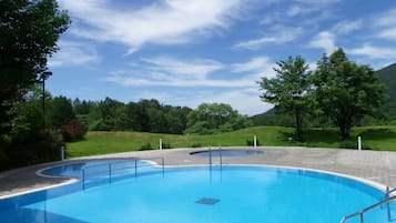 Alberca techada y alberca al aire libre por temporada