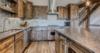 Whitefish Mountain Escape, 6 Bedroom Sleeps 14, Amazing Views!