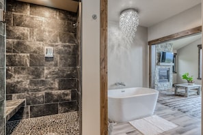 Hair dryer, towels - Whitefish Mountain Escape, 6 Bedroom Sleeps 14, Amazing Views! (Whitefish)