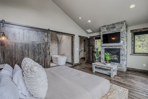 Whitefish Mountain Escape, 6 Bedroom Sleeps 14, Amazing Views!