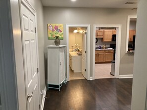 Private kitchen - Traveler or Travel Professional. Stay home until its time to go home!  (Braselton)