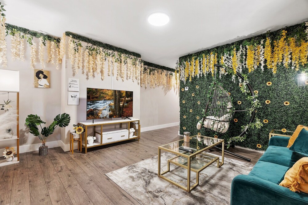 FlowerHouse- Instaworthy 2br2ba