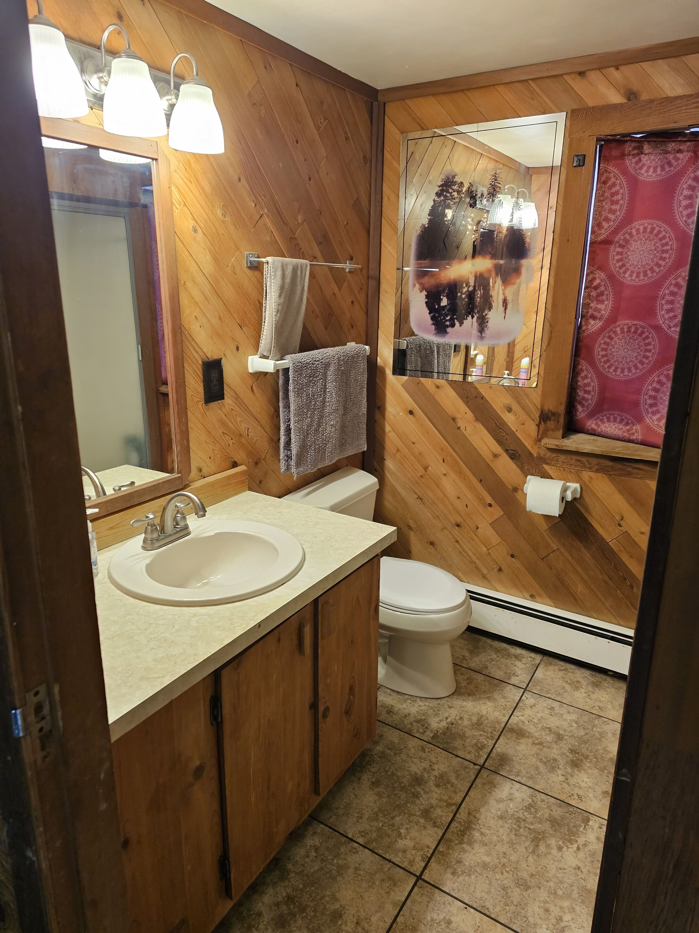 Rustic historic vibe of Fairbanks #2 conveniently located around attractions. 