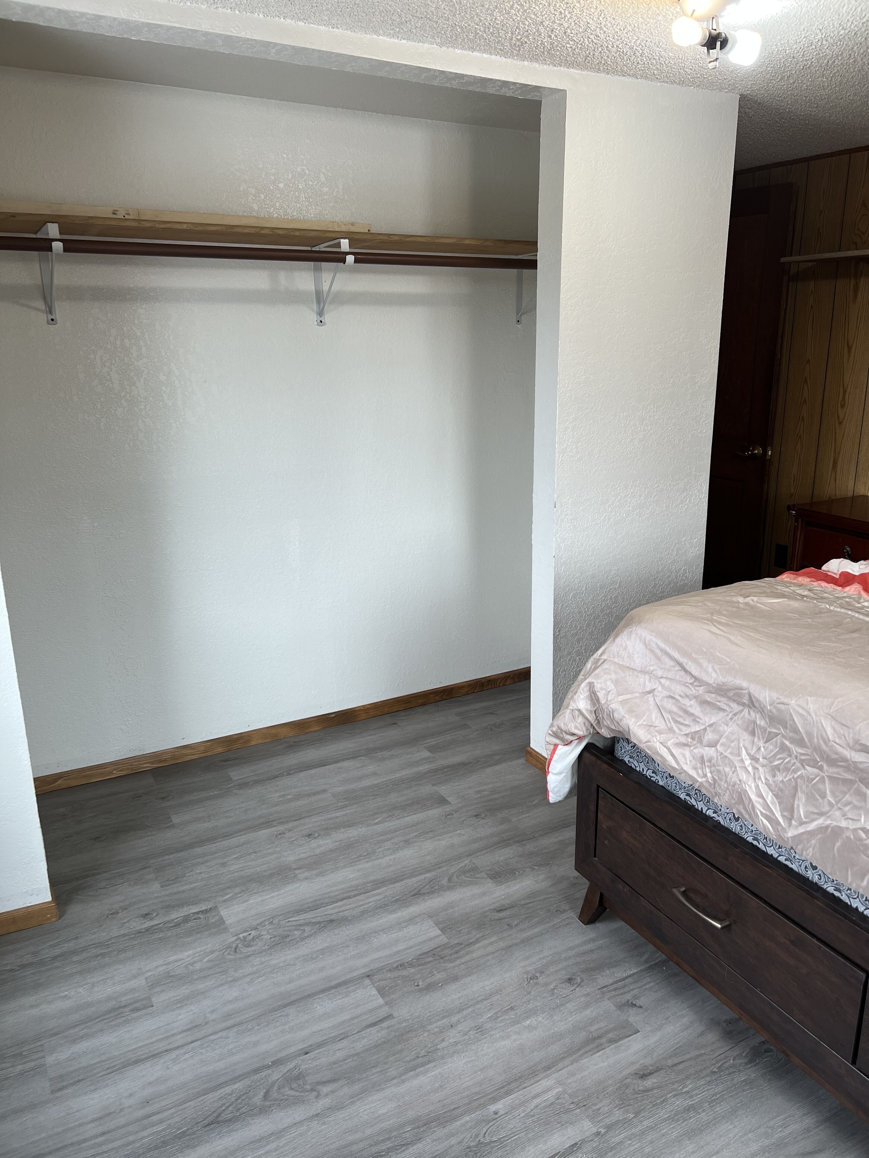 Rustic historic vibe of Fairbanks #2 conveniently located around attractions. 