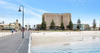Gem Apartment 2 - Courtyard I Coffee I Beach