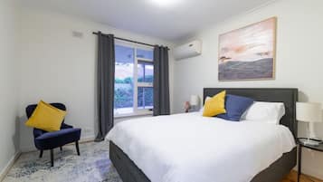 2 soverom, skrivebord, strykejern/-brett og wi-fi (inkludert)