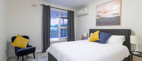 2 bedrooms, desk, iron/ironing board, free WiFi