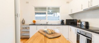 Gem Apartment 2 - Courtyard I Coffee I Beach