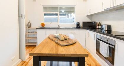 Gem Apartment 2 - Courtyard I Coffee I Beach