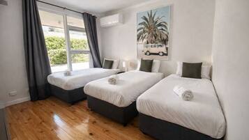 2 soverom, skrivebord, strykejern/-brett og wi-fi (inkludert)