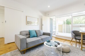 Smart TV - Glenelg Gem 1 | Wifi | Nespresso (Glenelg East)