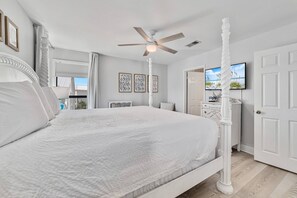 3 bedrooms, iron/ironing board, internet, bed sheets