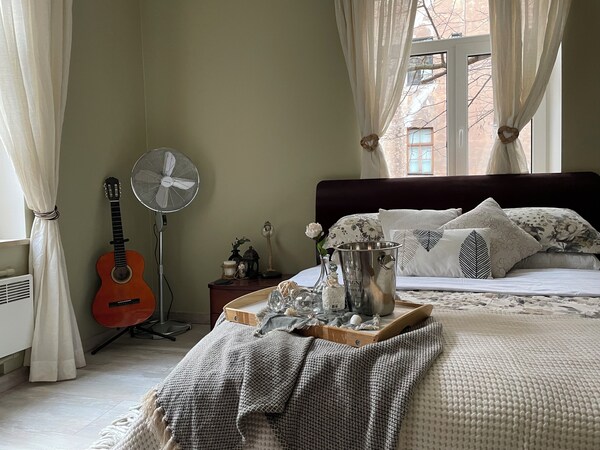 Exquisite 1br/ba Apt W/free Parking In City Center - Riga