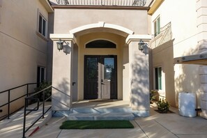 Exterior detail - Hope Hostel 18 Bedroom Christian Setting (Perris)