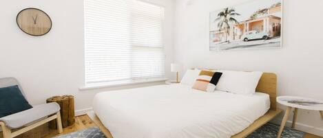 2 Schlafzimmer, Schreibtisch, Bügeleisen/Bügelbrett, Reisekinderbett