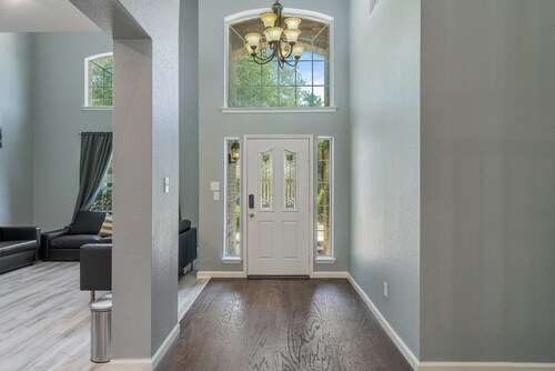 Cool, unique, and spaciousl home with pool,  not just another one!


