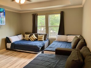 4 عدّة غرف نوم ومكتب ومكواة/لوح كي وواي فاي مجانًا