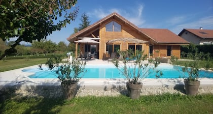 Maison Ă la Campagne Spacieuse Avec Piscine