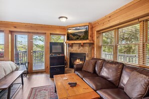 TV, fireplace, Netflix, Hulu - Buttercup Birdie (Pigeon Forge)