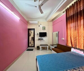 Kamar Deluks | Wi-Fi gratis dan seprai linen