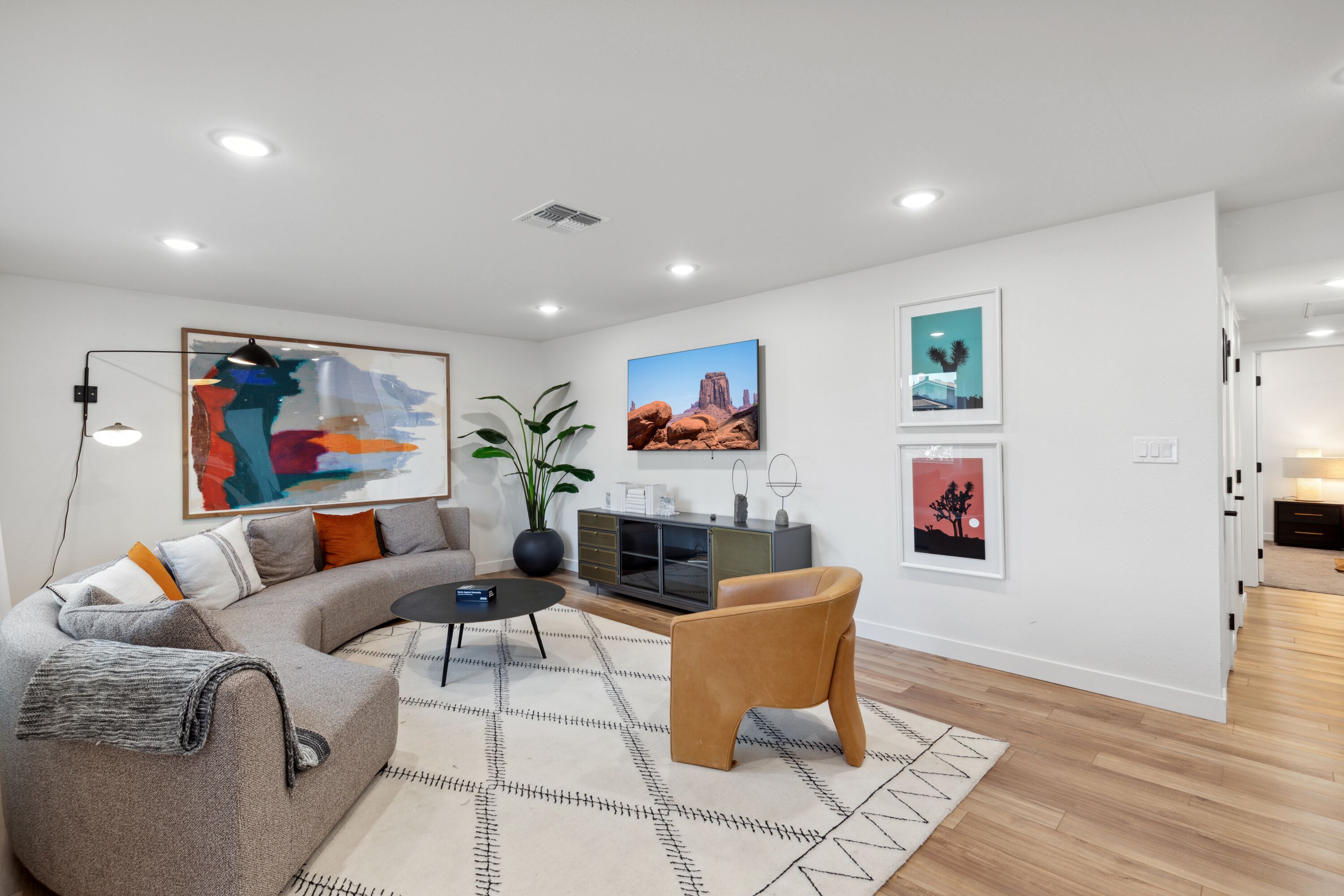 25% off! Home with POOL minutes from Old Town 