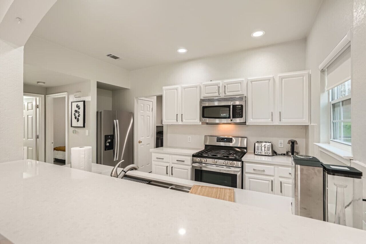 ثلاجة، ميكروويف، فرن، غسالة أطباق