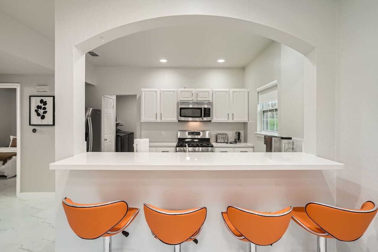 Kühlschrank, Mikrowelle, Ofen, Geschirrspüler