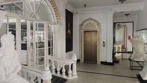 Reception - Le Hotel Hotel (Phnom Penh)