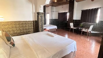 Deluxe tweepersoonskamer, balkon | Woonruimte