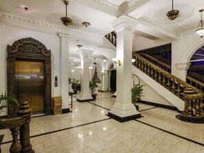 Reception - Le Hotel Hotel (Phnom Penh)