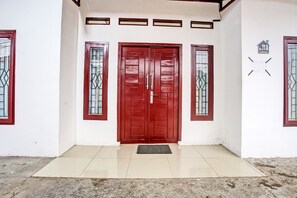 Front of property - OYO LIFE 92034 Jay Homestay Syariah (Bandar Lampung)