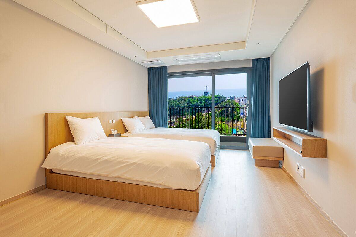 City View Deluxe Twin | Ropa de cama de alta calidad, cortinas opacas, wifi gratis