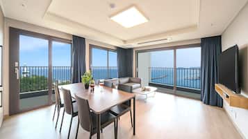 Panorama Ocean View Grand Suite Family | Vue sur la plage/l’océan