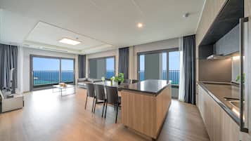 Panorama Ocean View Penthouse Grand | Premium bedding, blackout drapes, free WiFi, bed sheets