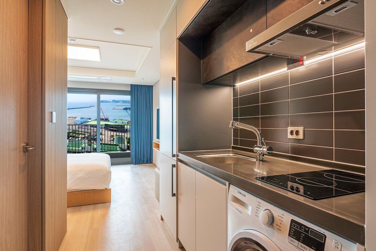 1 bedroom, premium bedding, blackout drapes, free WiFi
