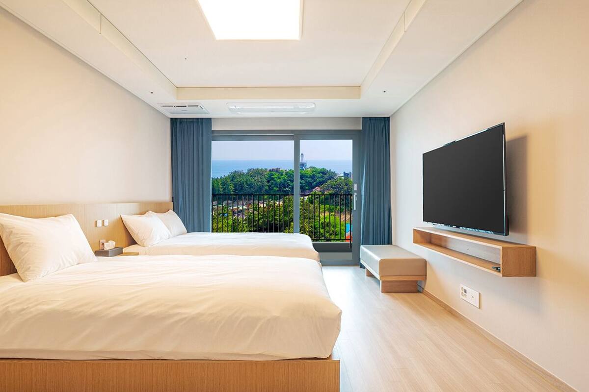 Ropa de cama de alta calidad, cortinas opacas, wifi gratis