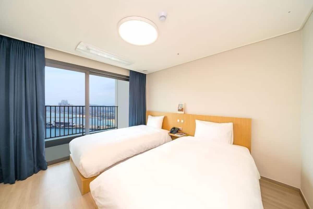 1 bedroom, premium bedding, blackout drapes, free WiFi
