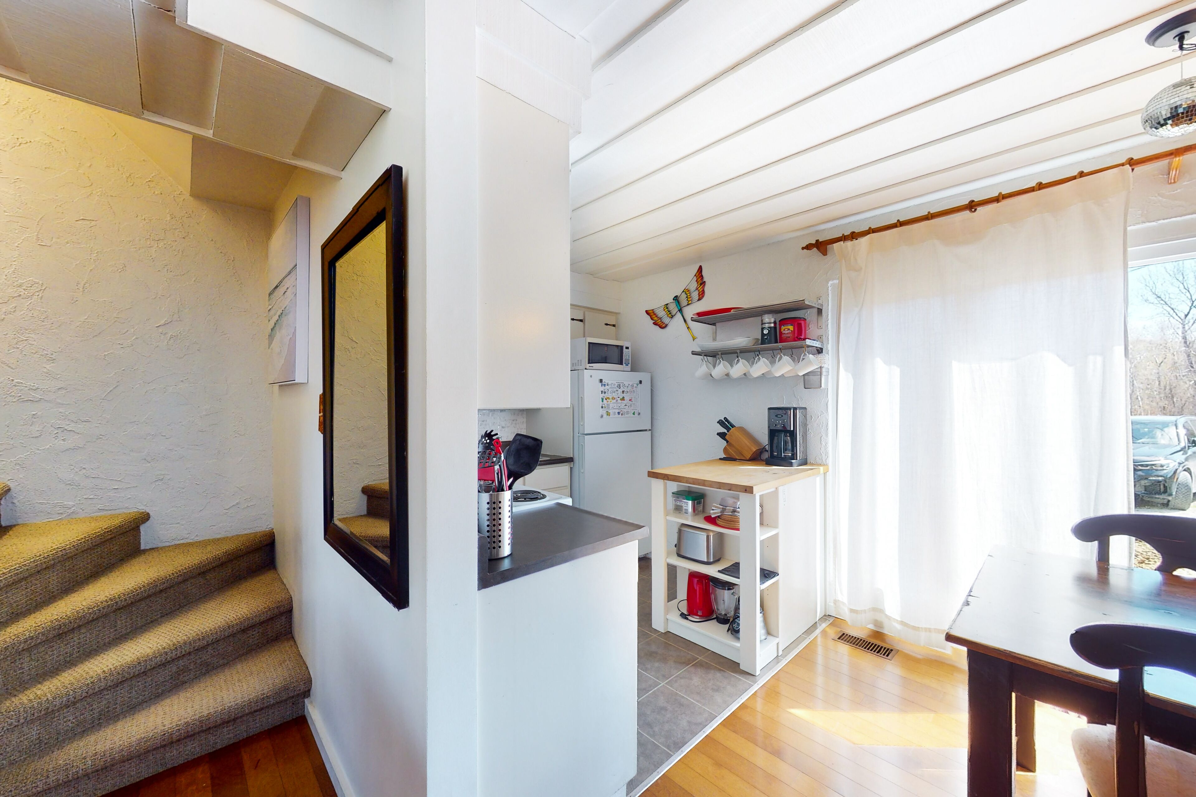 Charming chalet near ski lifts with large backyard, grill, deck, & tennis access