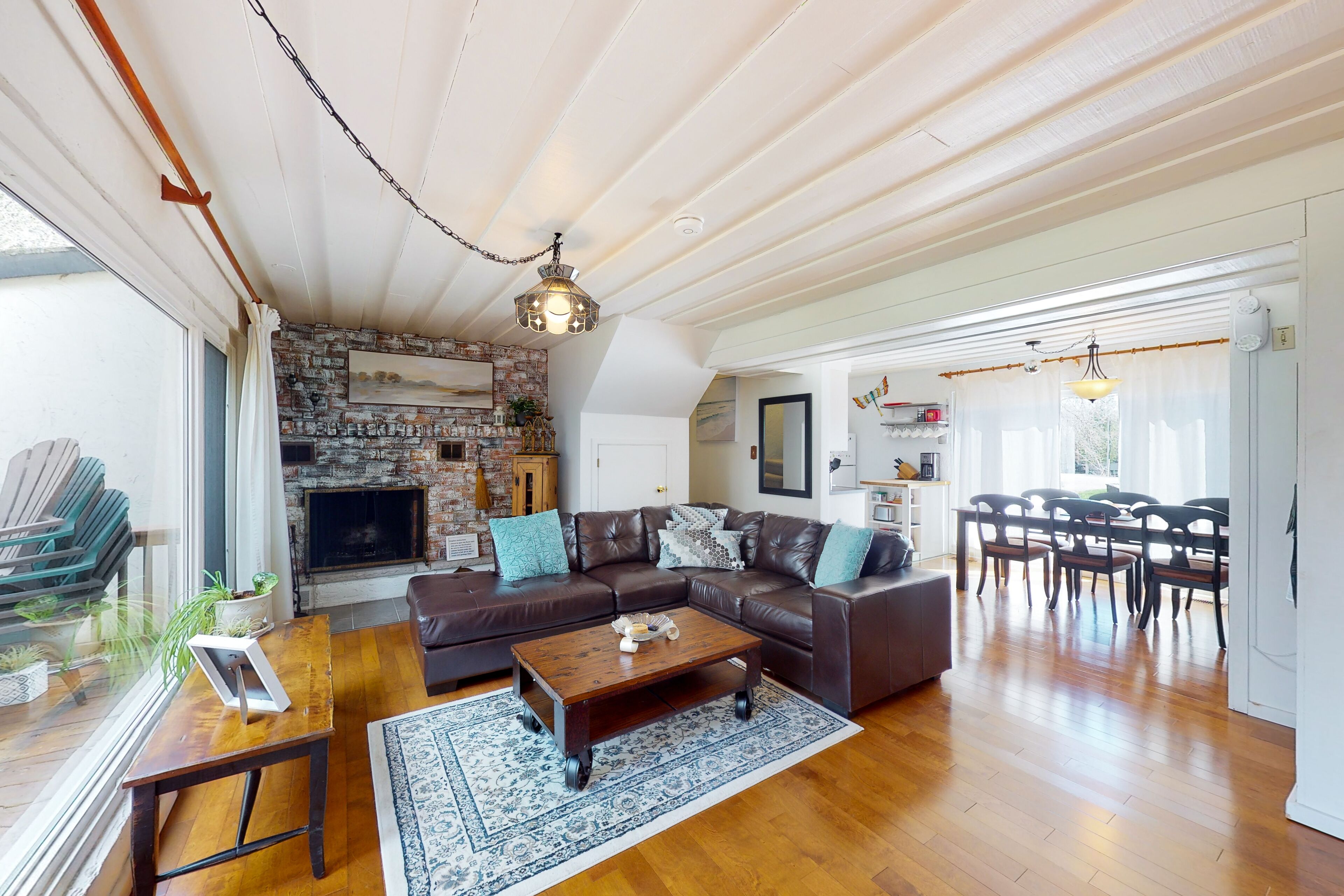 Charming chalet near ski lifts with large backyard, grill, deck, & tennis access