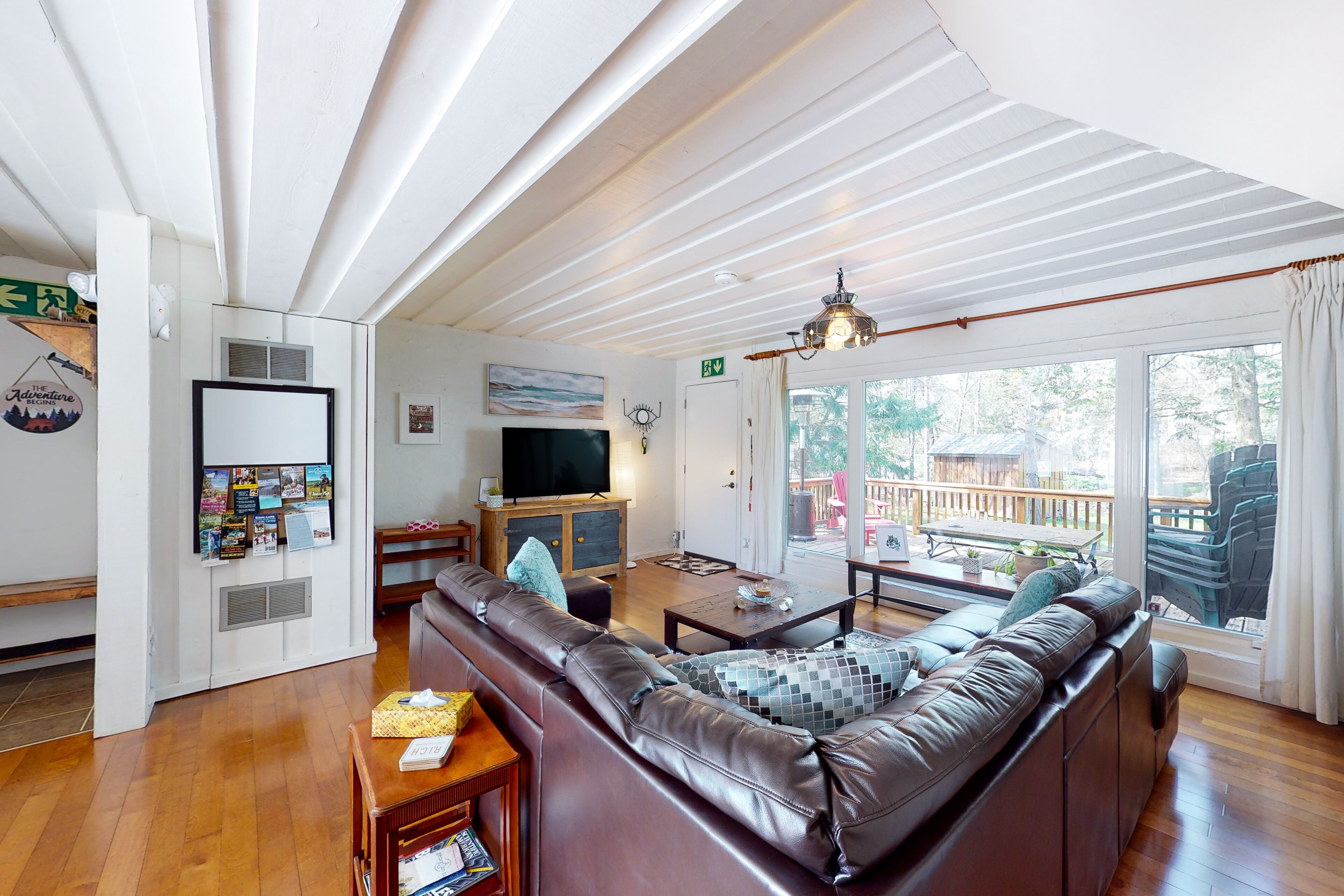 Charming chalet near ski lifts with large backyard, grill, deck, & tennis access