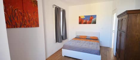 1 chambre, fer et planche à repasser, lit parapluie, Wi-Fi gratuit