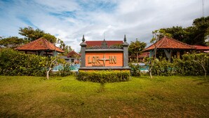 A sign with 'LORAIN' and 'RENTING' indicating a rental property. - lorin beach resort belitung (Tanjung Pandan)