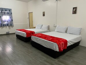 Family Suite | Bed sheets - OYO 90786 Motel Merak (Kulim)
