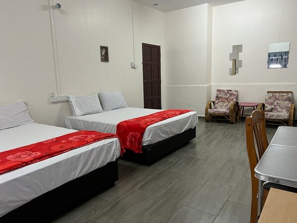 Family Suite | Bed sheets - OYO 90786 Motel Merak (Kulim)