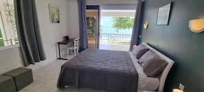 4 chambres, coffres-forts dans les chambres, bureau