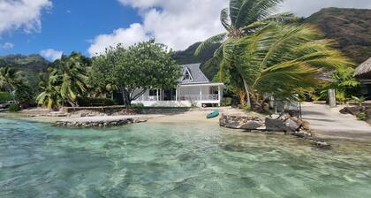 TrÚs belle villa bord de mer avec plage privée.