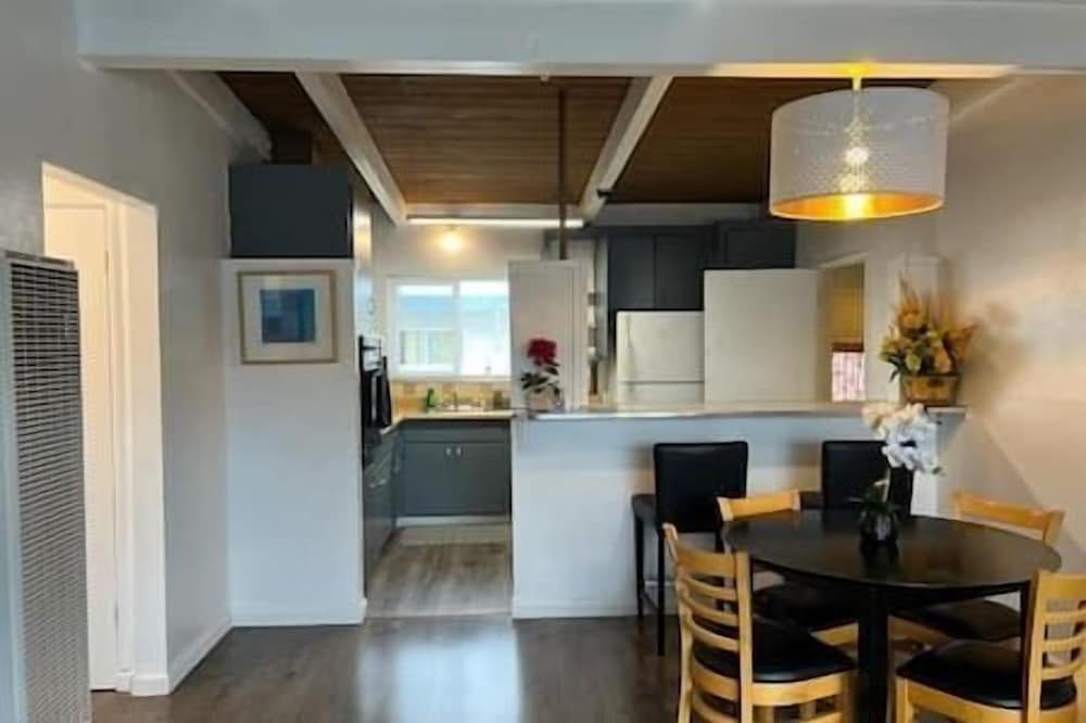 New 2BR w/Free Parking & Laundry