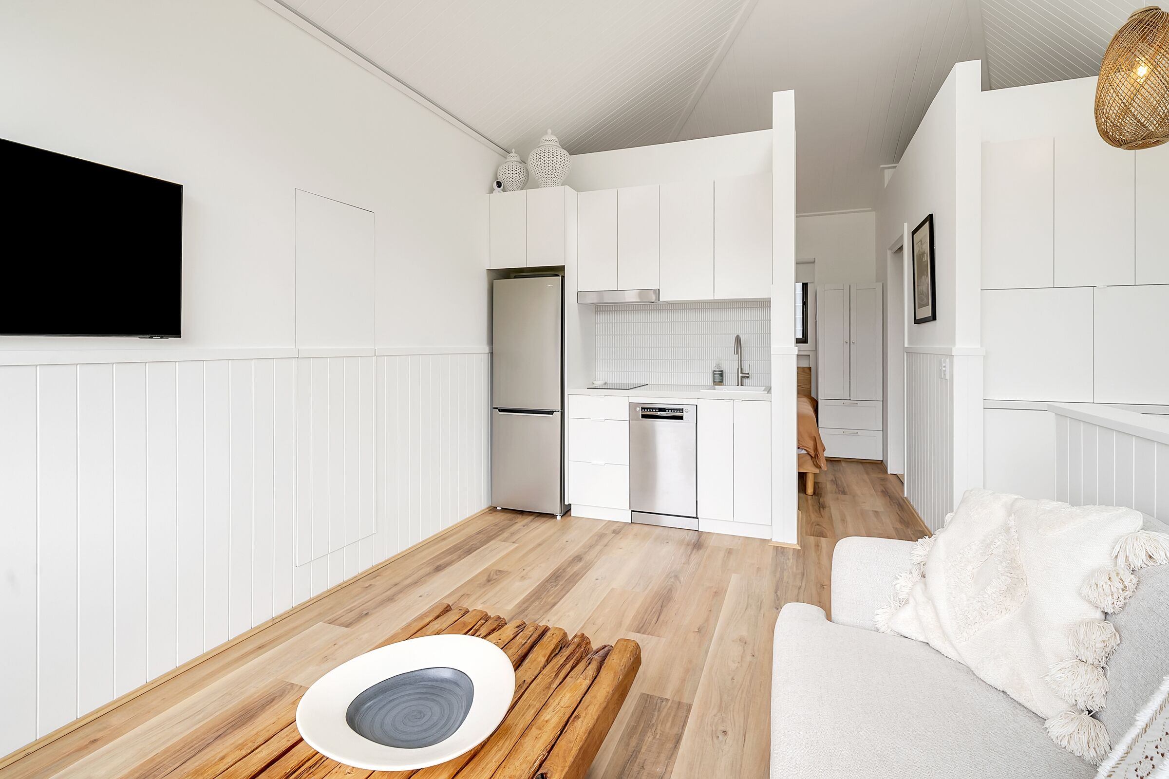 Gorgeous new Loft Style 1 bed Apartment Short Walk to Manly