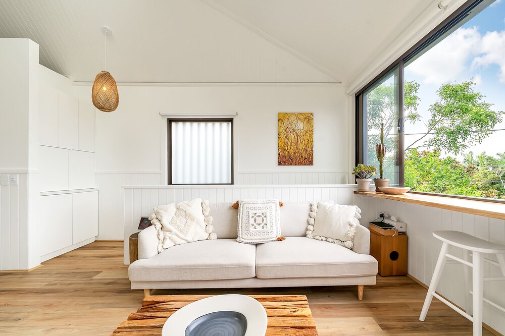 Gorgeous new Loft Style 1 bed Apartment Short Walk to Manly