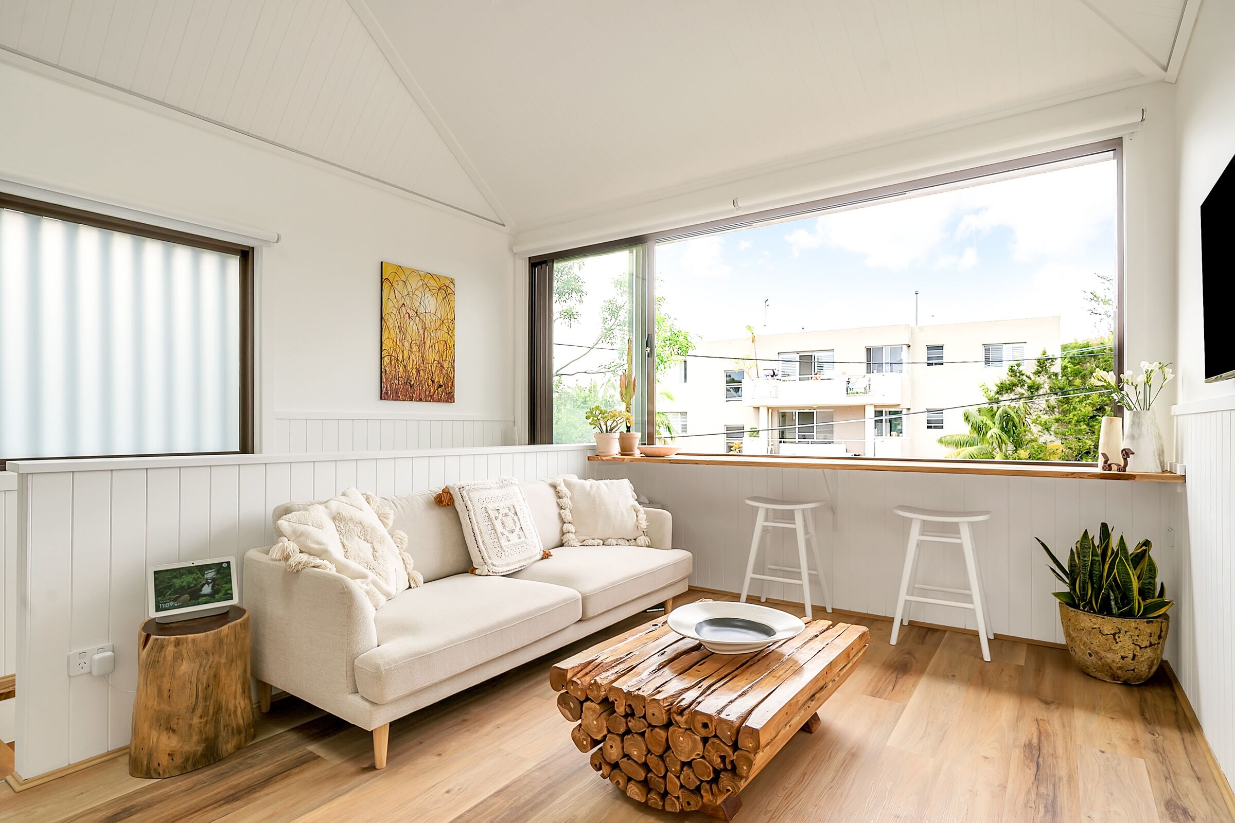Gorgeous new Loft Style 1 bed Apartment Short Walk to Manly